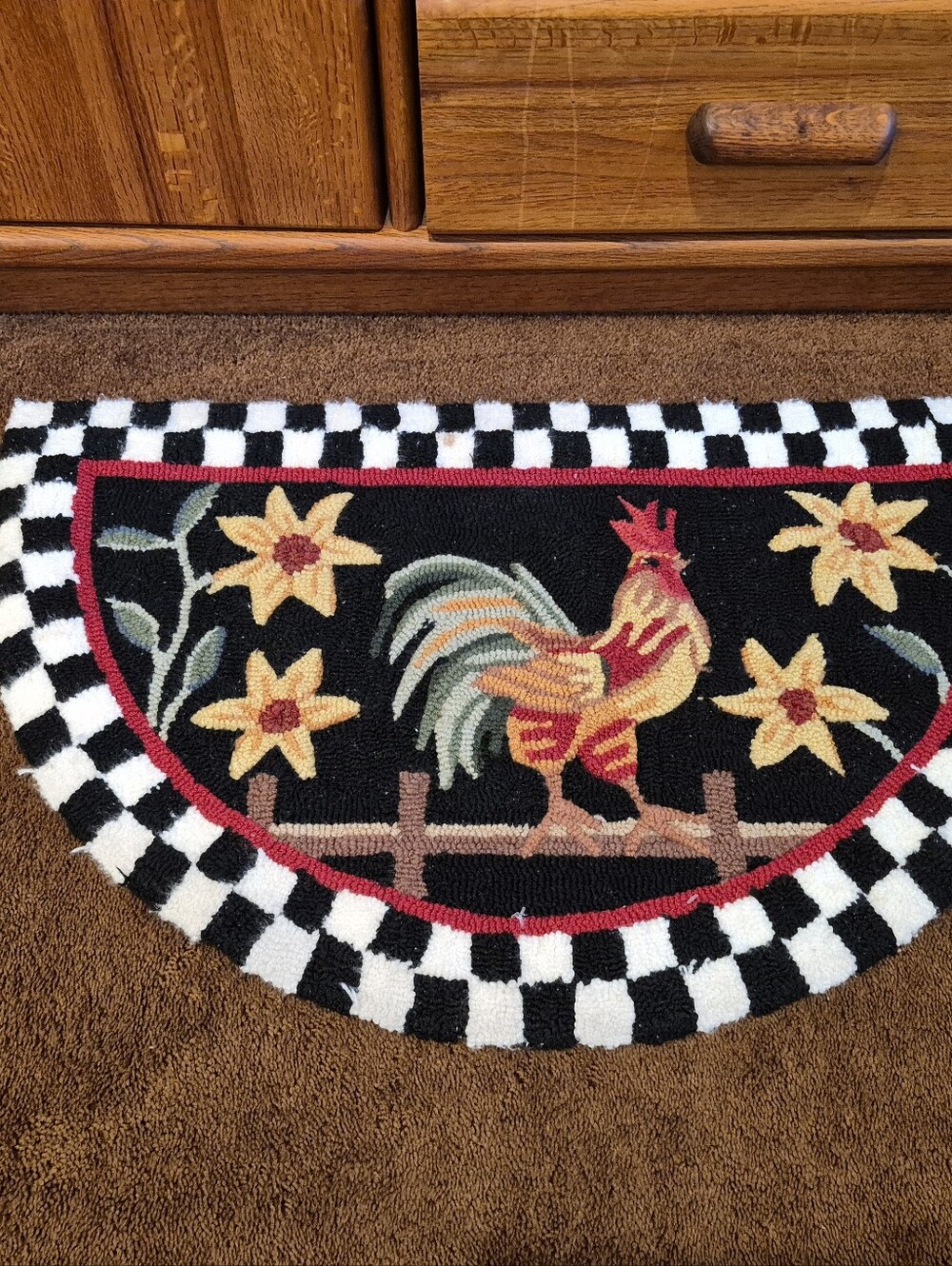 Nourison Rooster-themed Half-circle (slice) Accent Rug